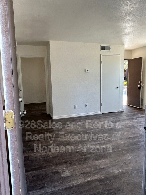 Foto del edificio - 1200 S Riordan Ranch St