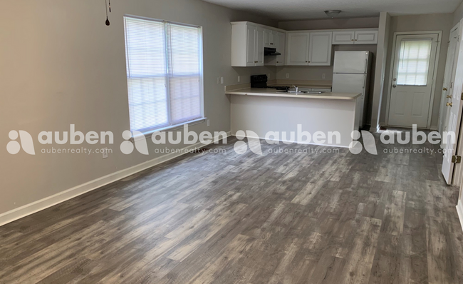 Building Photo - 2 story, 2 bedroom 1.5 bath end unit