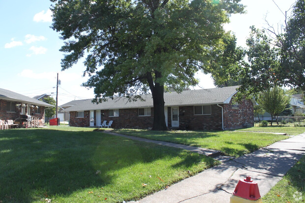 Primary Photo - 2324-2328 Washington St
