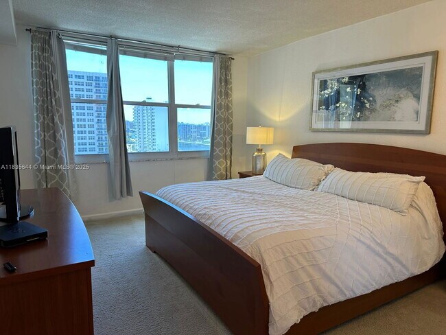 Building Photo - 2501 S Ocean Dr