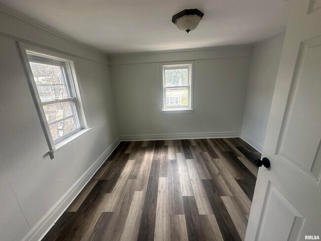 Foto del edificio - 723 W Armstrong Ave