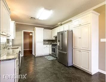 Building Photo - 3 br, 2 bath House - 105 Elm St