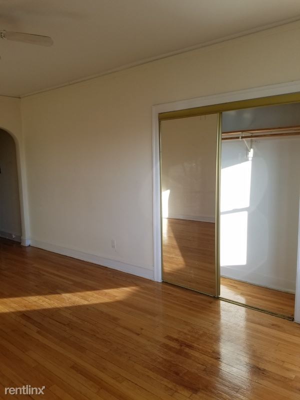 Building Photo - Studio, 1 bath Apartment - 1904 W Pratt Blvd