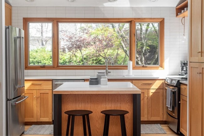 Photo - 348 NE 20th Ave House