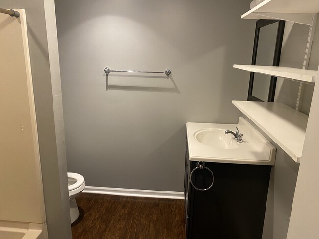 Bathroom - 106 Saratoga St