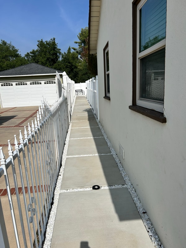 Building Photo - 223 E Cherry Ave