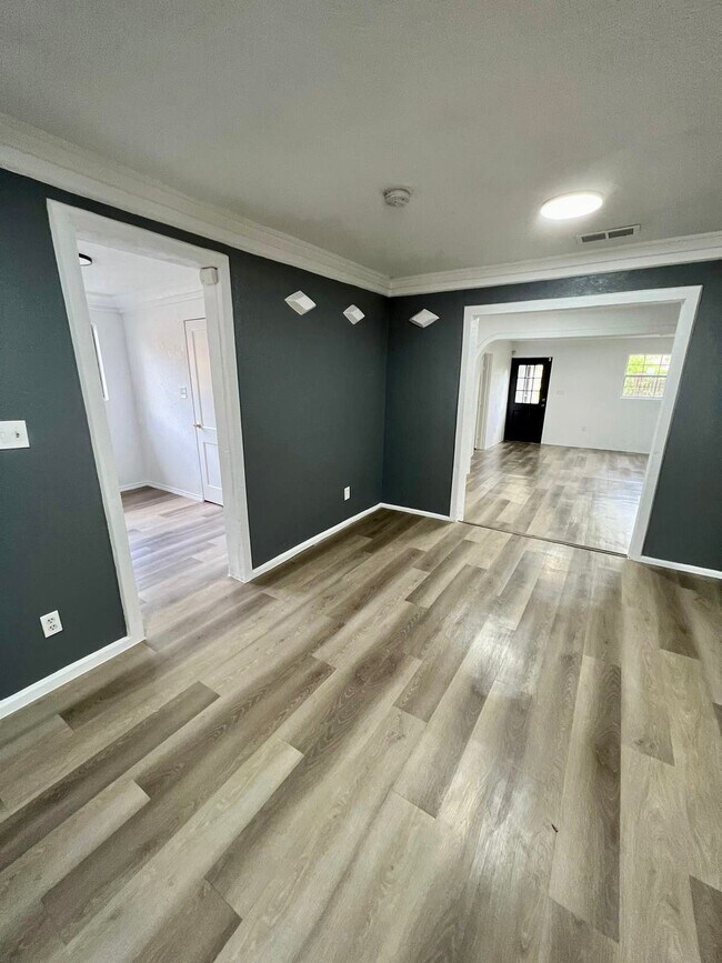 Foto del edificio - 2107 Garvey Dr