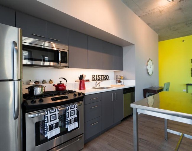 Foto del edificio - 1629 W Division St