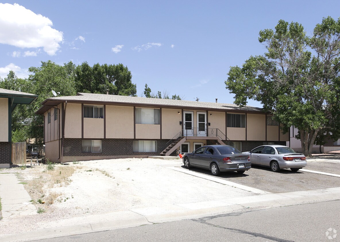 Primary Photo - 21-27 Douglas Ln