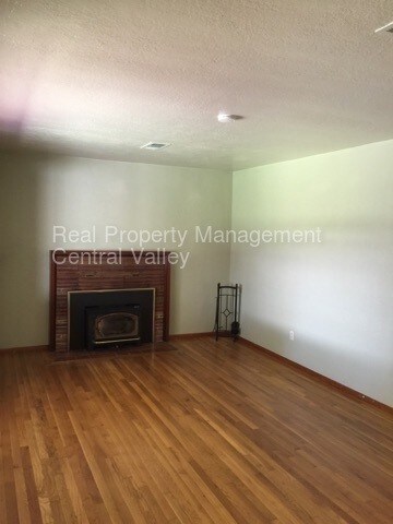 Building Photo - 224 Renee Dr