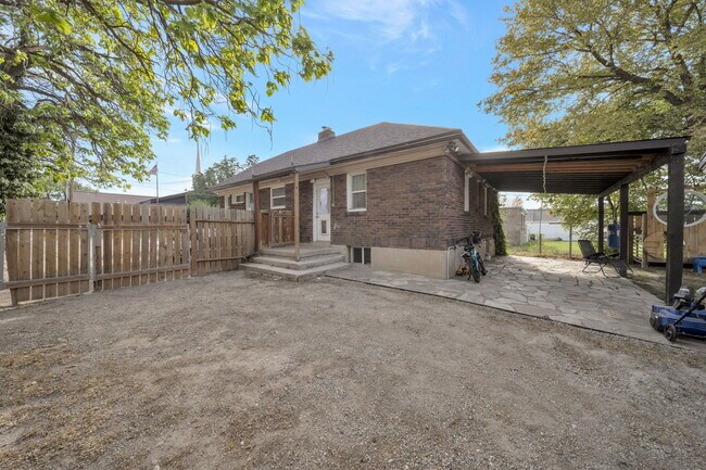 Building Photo - 90 W 7500 S