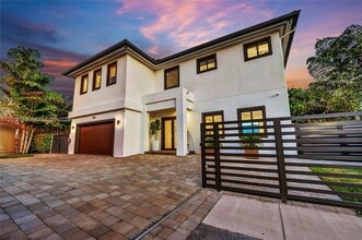 Building Photo - 7800 SW 9th Terrace