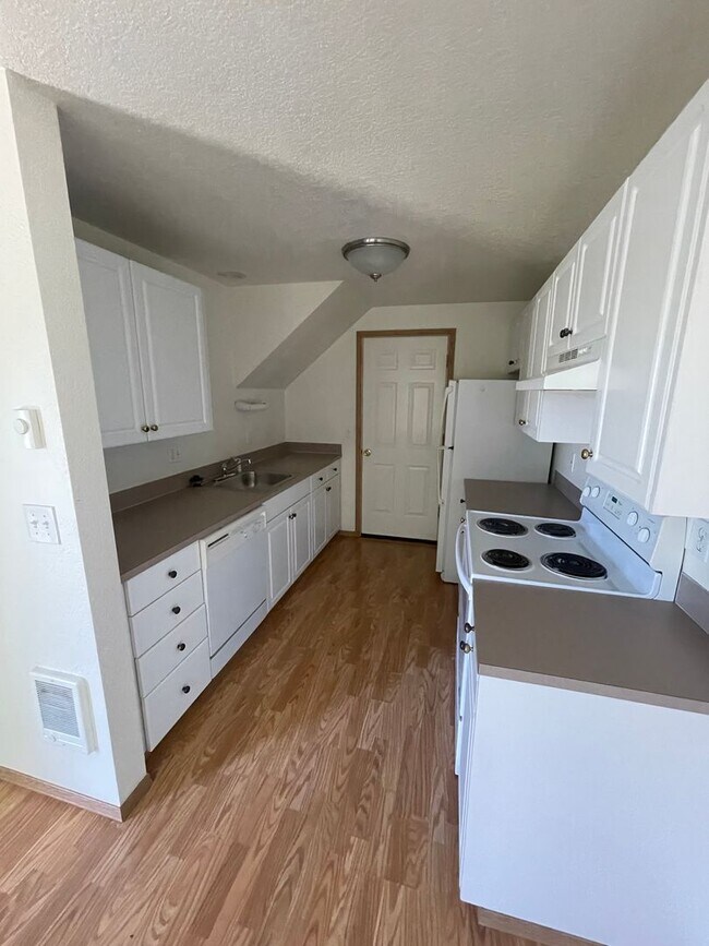Foto del edificio - 584 22nd Ave SW