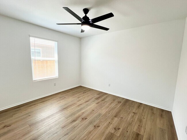 Foto del edificio - COMING SOON - MID MAY