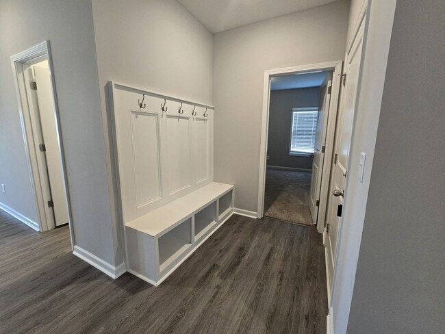 Building Photo - **October Rent Free**4 Bedroom, 2 Bath Hom...