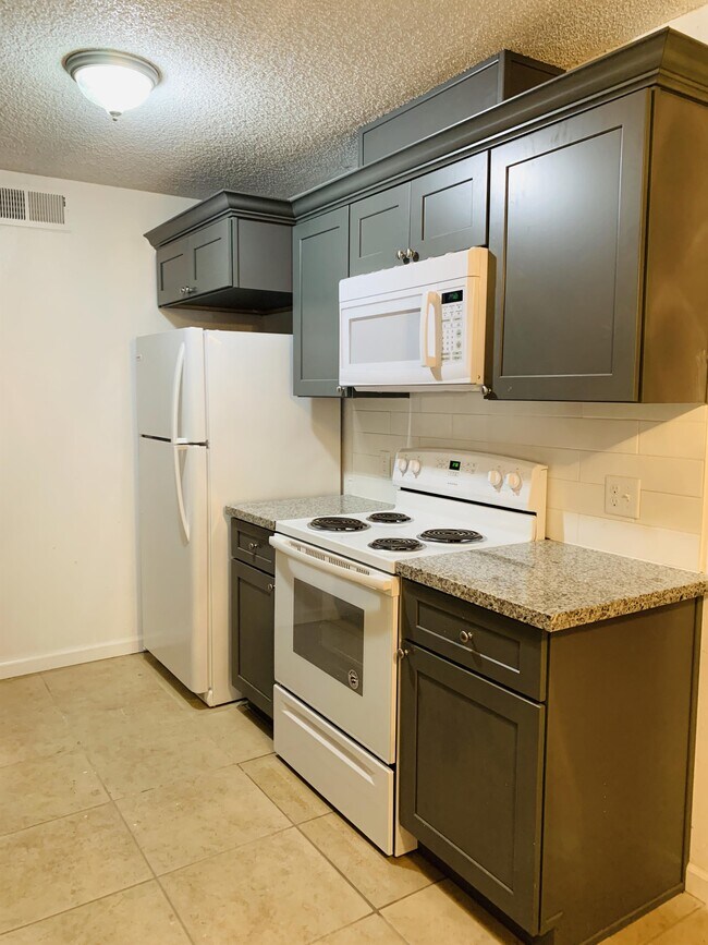 1221 N Peach Ave, Fresno, CA 93727 Townhome Rentals in Fresno CA