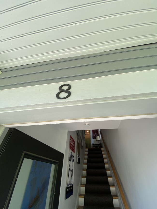 Building Photo - 8 Fern St
