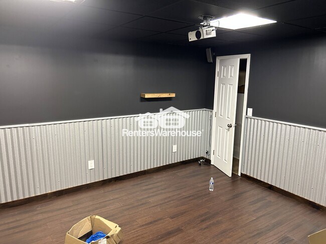 Foto del edificio - 2501 Crestwood Cir