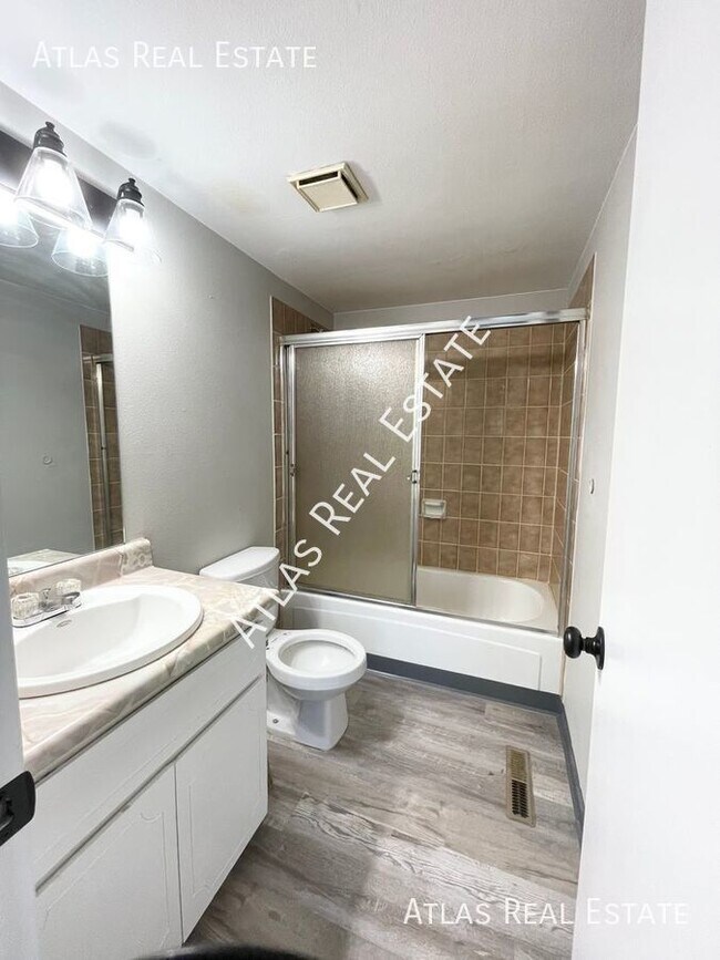 Foto del edificio - Beautiful apartment, 2 Bed 2 bath! WASHER/...