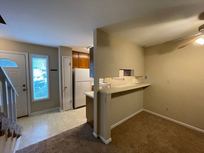 Foto del edificio - 2 Bedroom, 1 Bath Townhome Minutes from AU and Downtown!