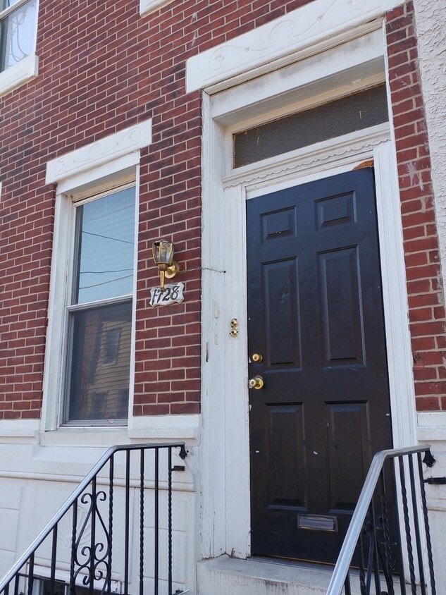Primary Photo - 1728 S 19th St