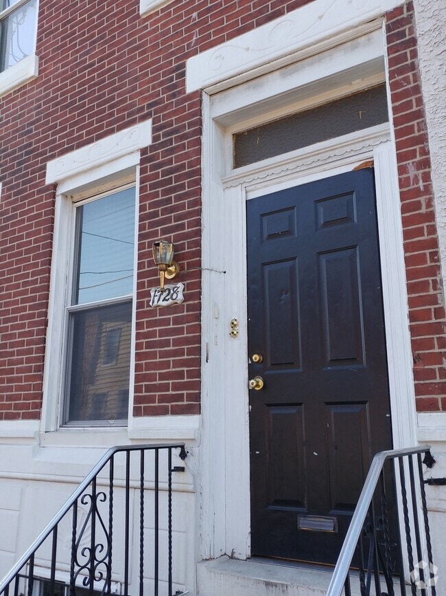 Building Photo - 1728 S 19th St