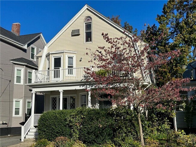 Building Photo - 214 Rochambeau Ave