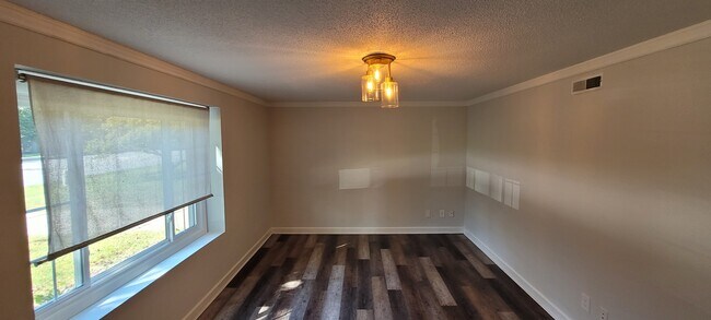 Building Photo - 5218 Lawndale Dr