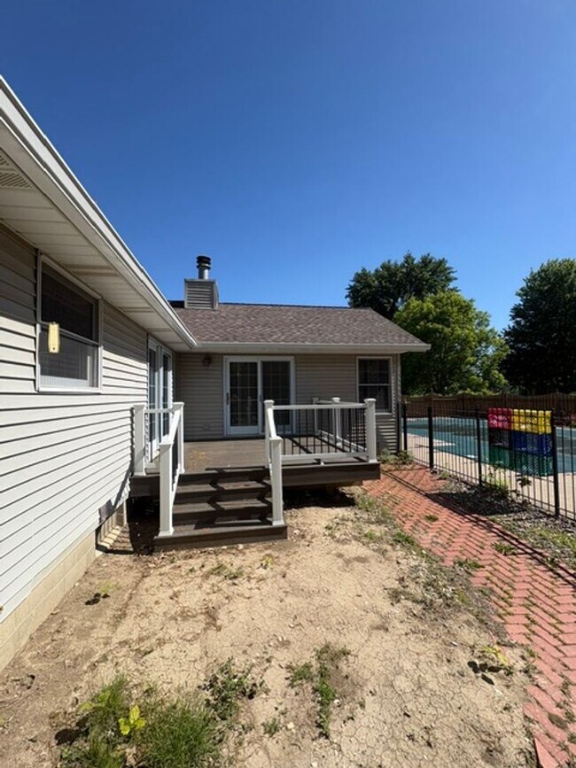 Foto del edificio - Single Family Home in Germantown Hills with Pool 3 BR / 4BA