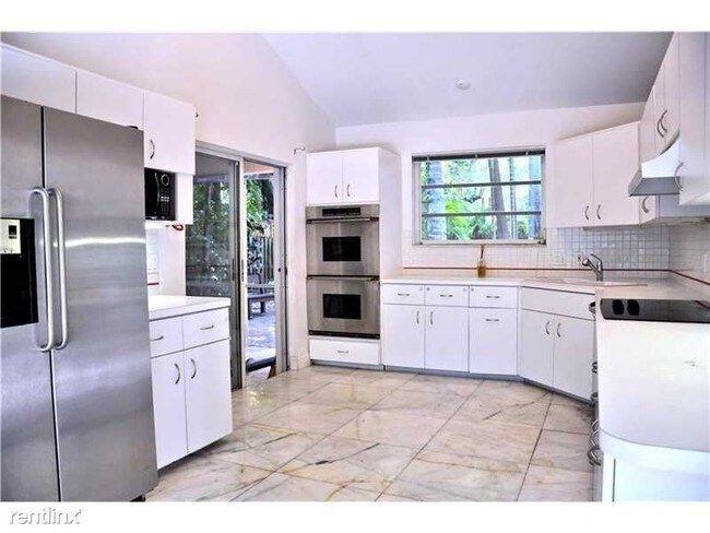 Building Photo - 3690 Poinciana Ave