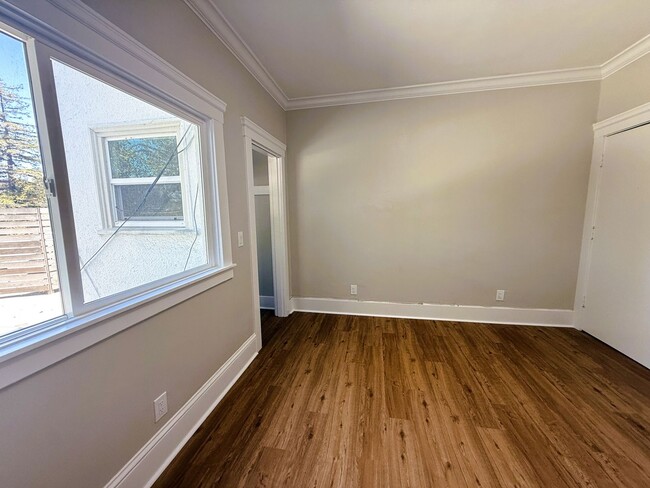 Building Photo - 5634 College Ave