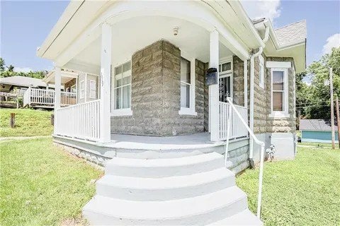 Building Photo - 619 Hamburg Ave