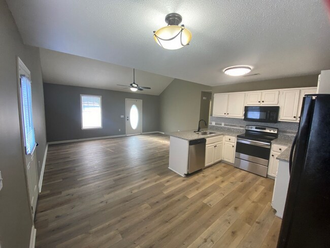 Foto del edificio - 3 BR/3BA