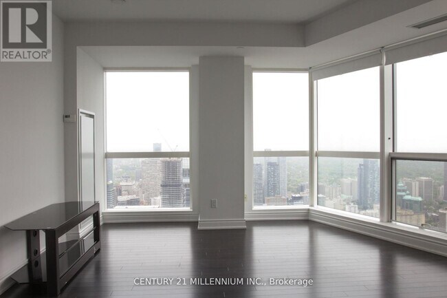 Photo du bâtiment - 388 Yonge St