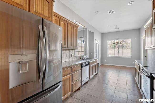 Building Photo - 941 NE 30th St