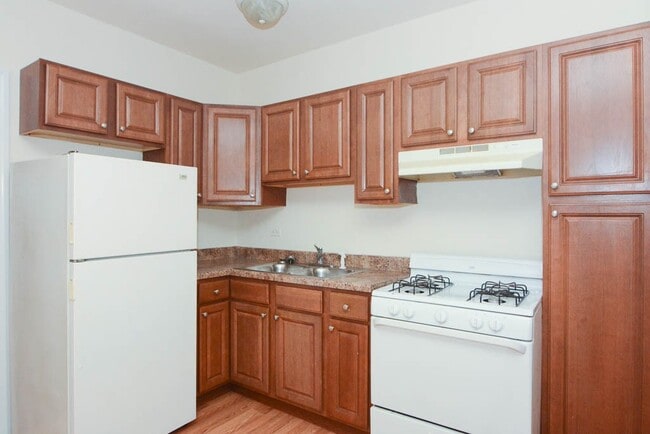 Building Photo - 2600 N Kimball Ave