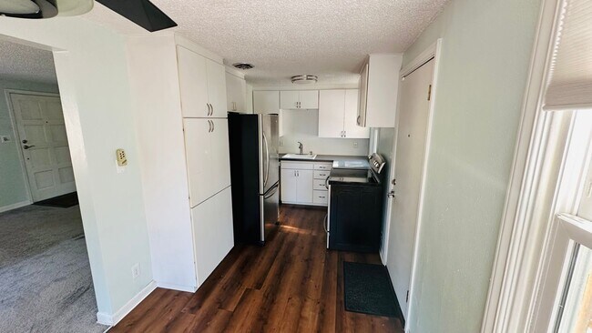 Building Photo - Cozy Midcentury Cottage with AC for Rent i...