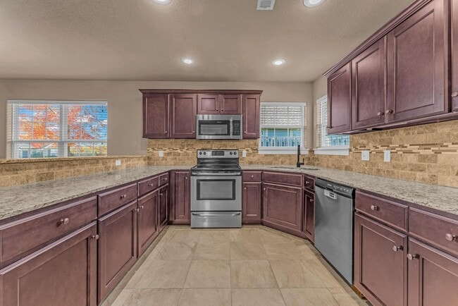 Building Photo - Beautiful 3-Bedroom Home with Open Layout ...