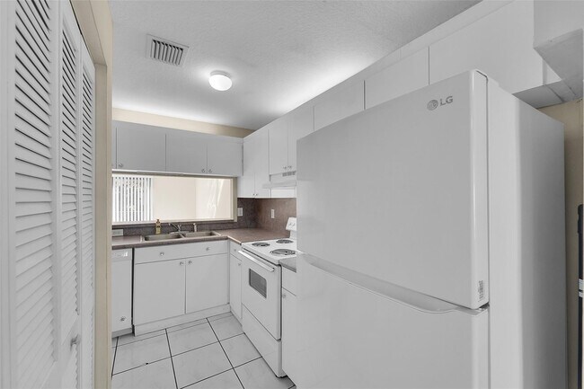 Foto del edificio - 9088 NW 40th St