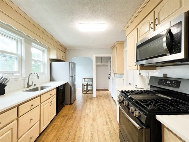 Building Photo - 31 Grassmere Rd