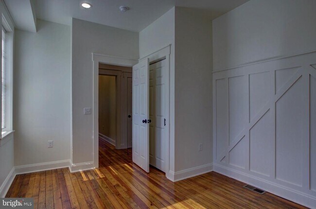 Foto del edificio - 537 N Plum St