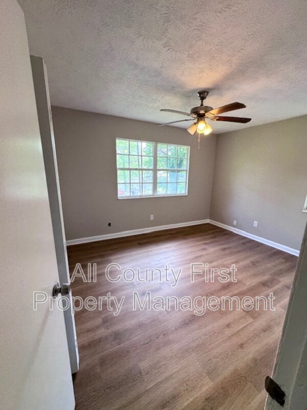 Foto del edificio - 801 Plainville Terrace SW