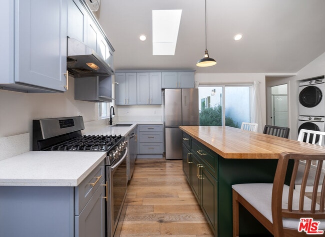 Foto del edificio - 6461 Whitman Ave