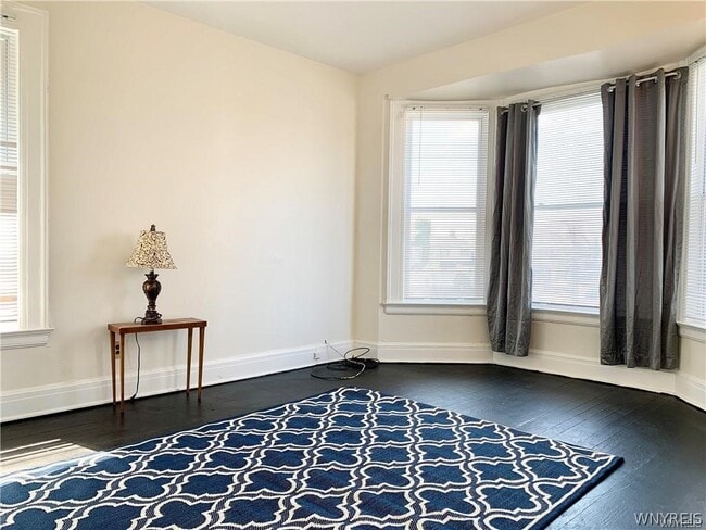 Foto del edificio - 2449 Delaware Ave