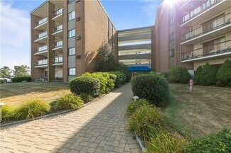 Building Photo - 1204 Capella S