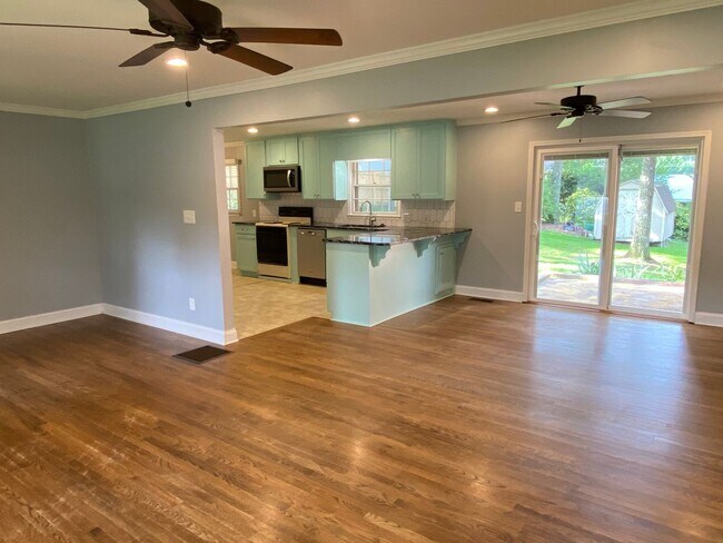 Building Photo - 1189 Holly Dr