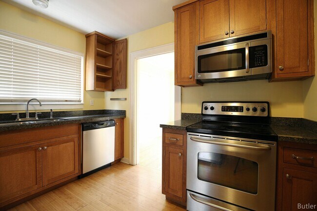 Building Photo - CLICK "REQUEST A TOUR" NOW!