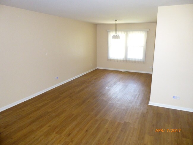 Building Photo - 1489 Glen Ellyn Rd