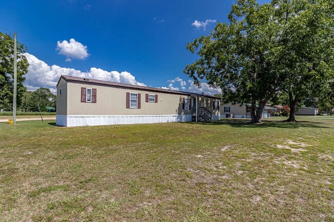 Building Photo - *Great Location!* 2 Bedroom | 2 Bathroom Singlewide in Goldsboro *Lawn Care Included!*