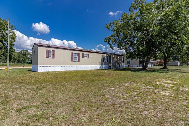 Foto del edificio - *Great Location!* 2 Bedroom | 2 Bathroom Singlewide in Goldsboro *Lawn Care Included!*